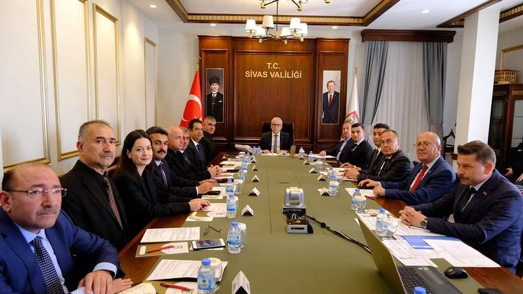 Sivas Cumhuriyet Üniversitesi Rektörü Şengönül, Vali Şimşek Başkanlığındaki Toplantılara Katıldı