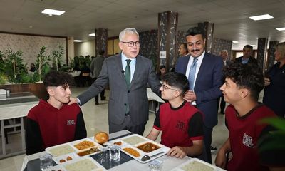 Sivas Valisi Yılmaz Şimşek, Öğrencilerle Okul Yemeğinde Bir Araya Geldi