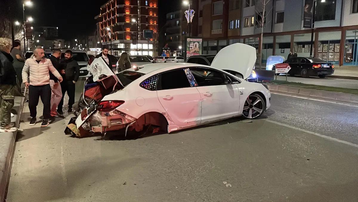 Kontrolden Çıkan Otomobil Dehşet Saçtı: Güvenlik Kamerasına Yansıyan Kazada 3 Yaralı