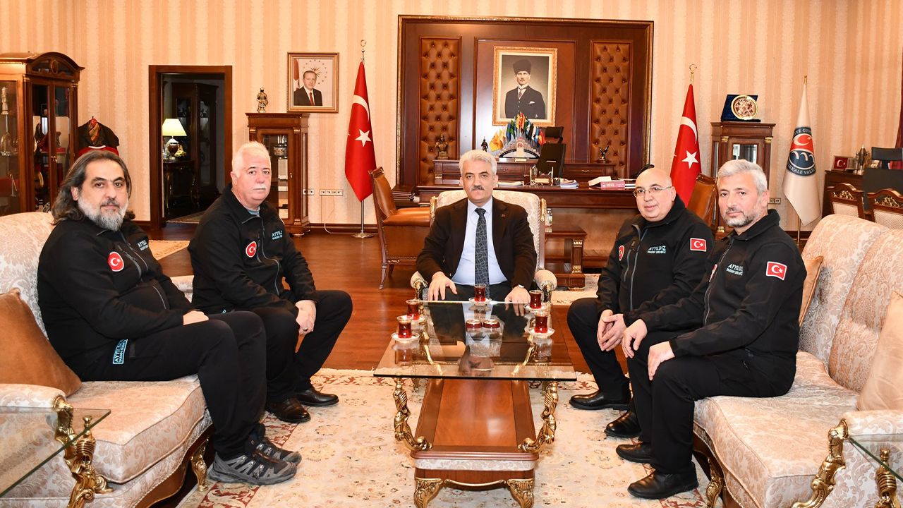 Ayyıldız Yardım Derneği’nden Vali Mehmet Makas’a ziyaret - Birlik Haber Ajansı