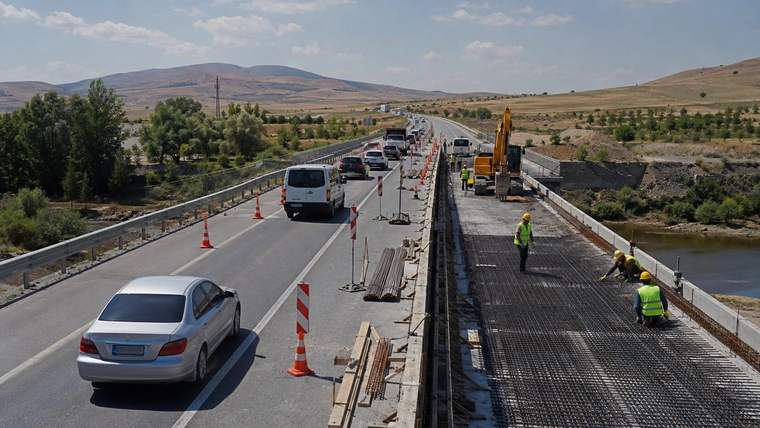 Sivas-Kangal Yolunda Köprü Çalışması