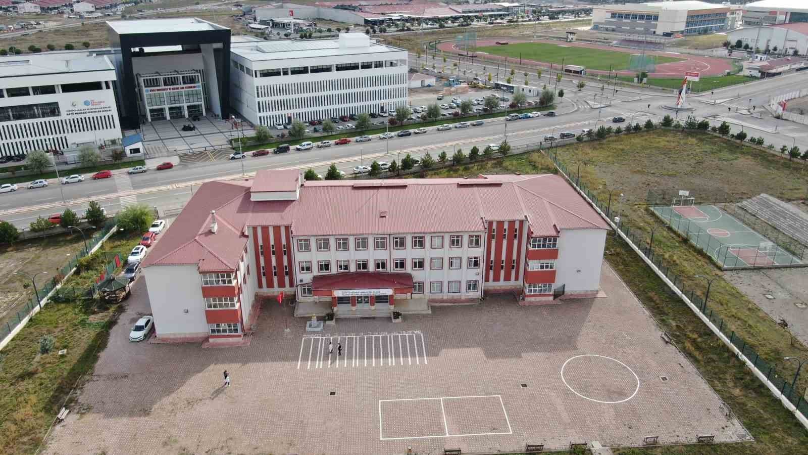 Sivas’ta lise koridoruna arıtma sistemli hayrat çeşmesi kuruldu