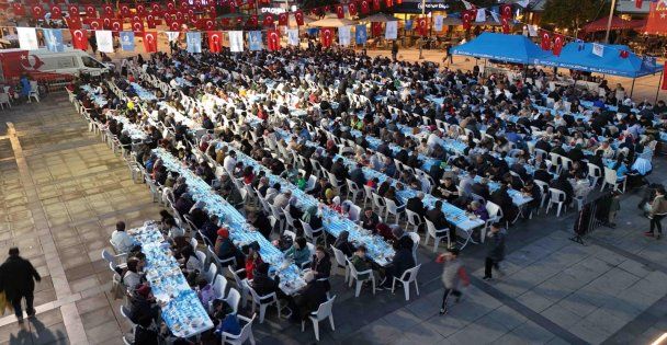 Kocaeli Büyükşehir’in iftar sofrası gönülleri buluşturuyor - Birlik Haber Ajansı