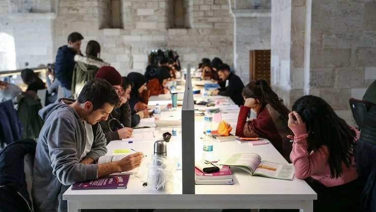 Üniversitelerde yeni dönem için kayıt heyecanı başladı