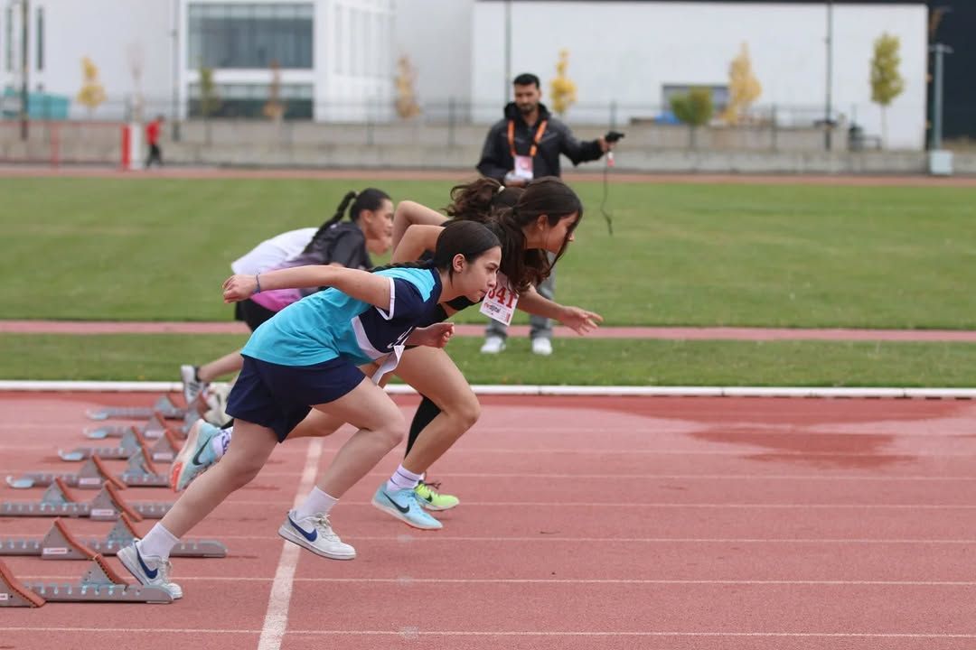 Sivas'ın En Hızlısı Atletizm Yarışlarında Kıran Kırana Mücadele