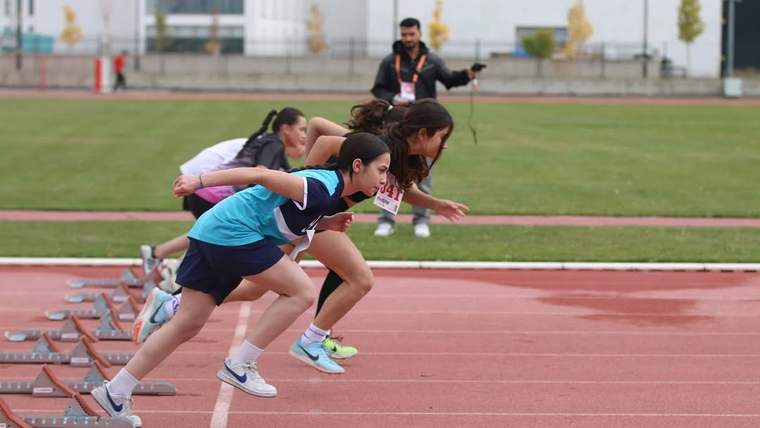 Sivas'ın En Hızlısı Atletizm Yarışlarında Kıran Kırana Mücadele