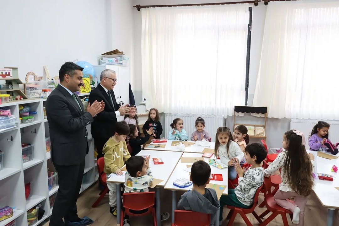 Sivas Valisi Yılmaz Şimşek ve İl Milli Eğitim Müdürü Fatih Erdoğan'dan Anaokulu Ziyareti