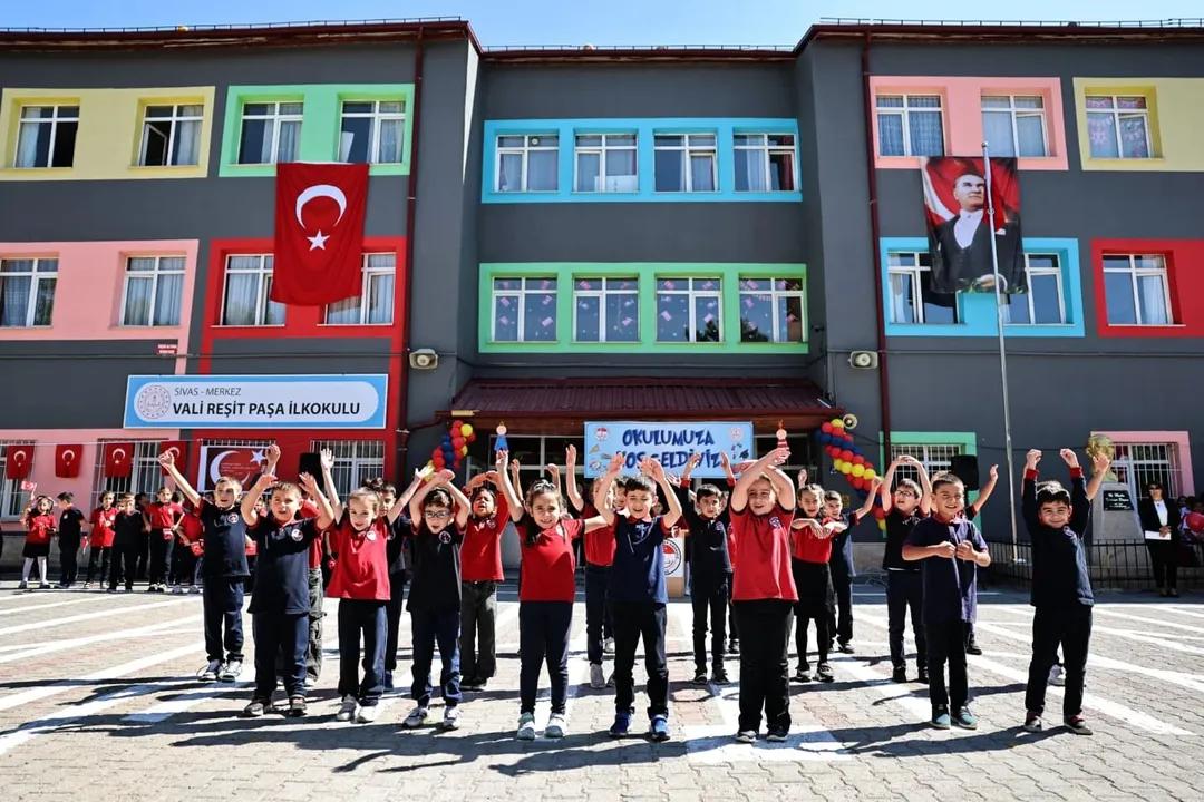 Sivas'ta İlköğretim Haftası Coşkuyla Kutlandı