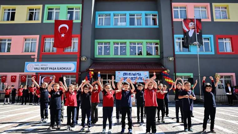Sivas'ta İlköğretim Haftası Coşkuyla Kutlandı