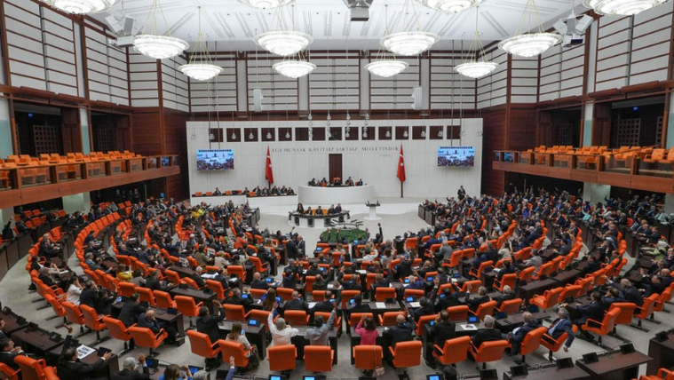TBMM'de yoğun gündem: trafik düzenlemeleri yolda
