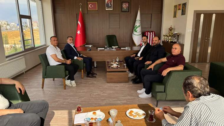 Özbelsan Yönetimi Sivas Belediye Spor Kulübü'nü Ziyaret Etti / Şehir Sporuna Destek Vurgusu