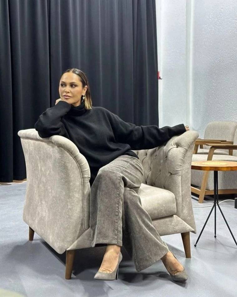 Demet Akalın’dan Hülya Avşar’a sert tepki