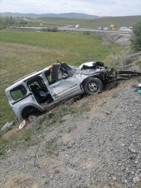 Sivas Hafif Ticari Araç Şarampole Uçtu: 1 Kişi Hayatını Kaybetti