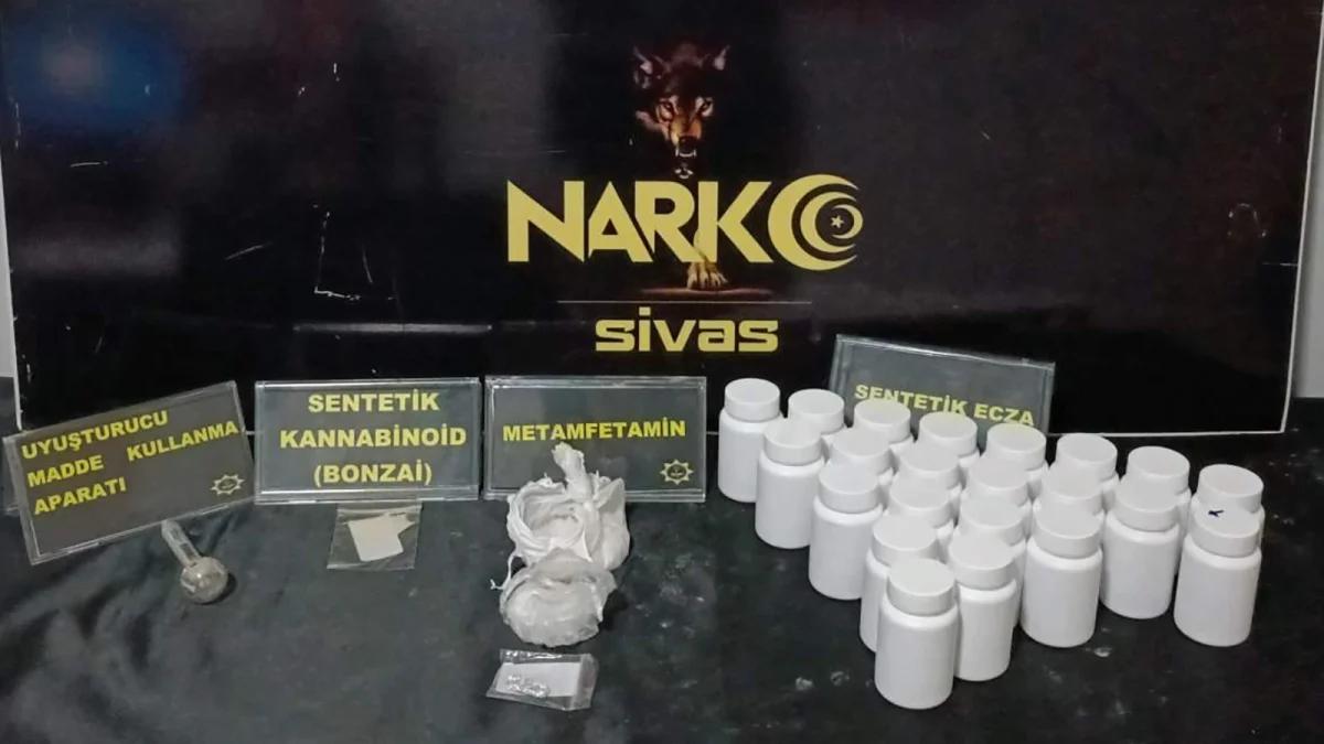 Binlerce Sentetik Hap ve Metamfetamin Ele Geçirildi, 2 Şüpheli Tutuklandı