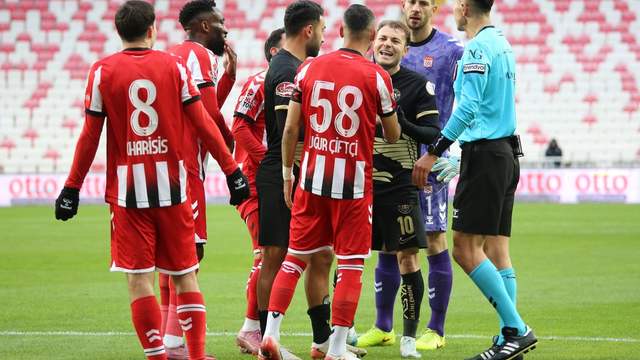 Trendyol 1. Lig Maç Özeti: Özbelsan Sivasspor, Çorum FK Karşısında Puanı Kurtardı