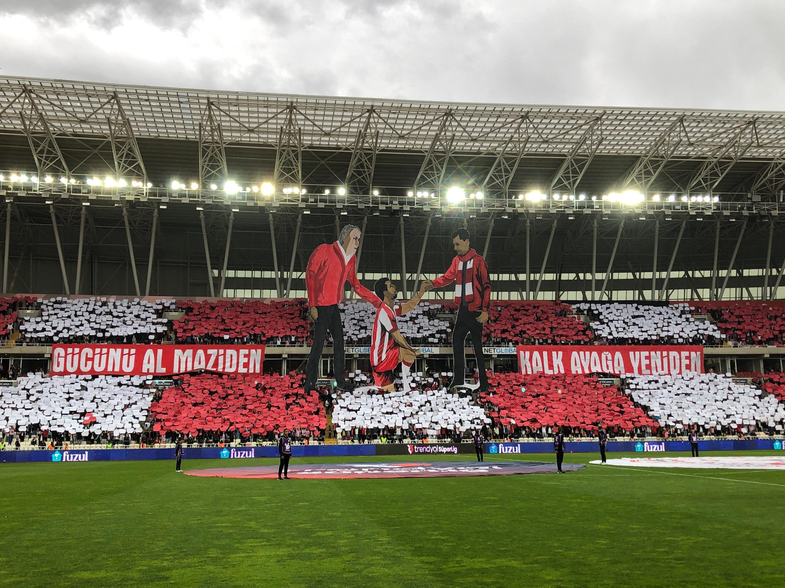 Sivasspor Taraftarlarından Muhteşem Koreografi! Tribünler Coştu