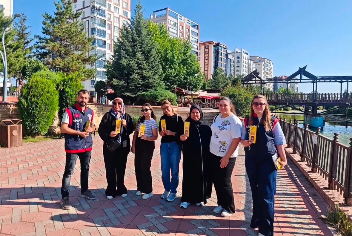 Sivas Emniyeti'nden Kadınların Güvenliği İçin Bilgilendirme Faaliyeti!