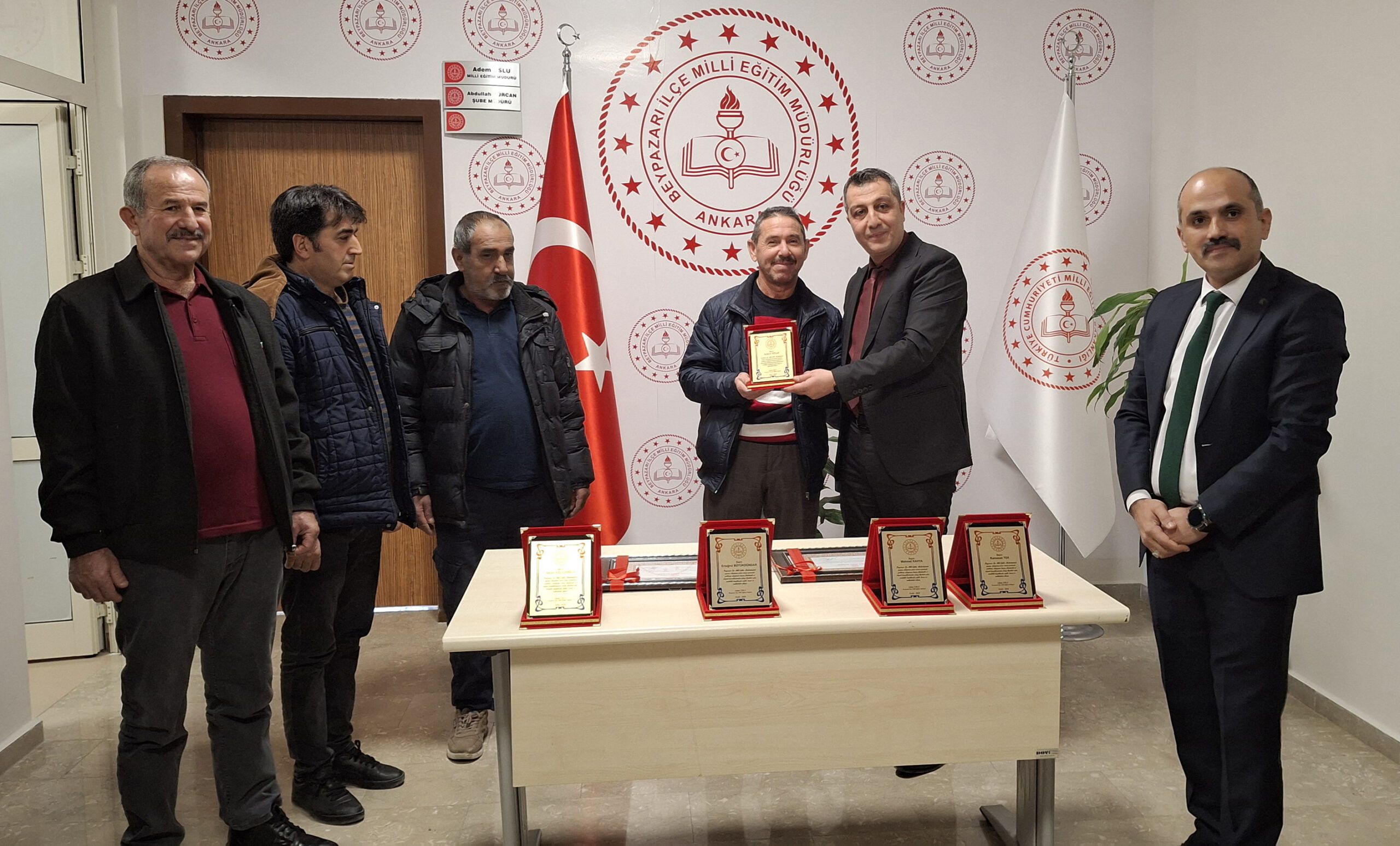 Beypazarı'nda Milli Eğitim Müdürlüğü, emekli olan 5 personel için tören düzenlendi - Birlik Haber Ajansı