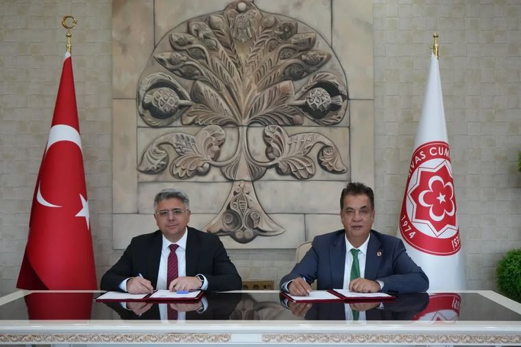 Sivas Cumhuriyet Üniversitesi ve Aile ve Sosyal Hizmetler İl Müdürlüğü Arasında Önemli İş Birliği Protokolü