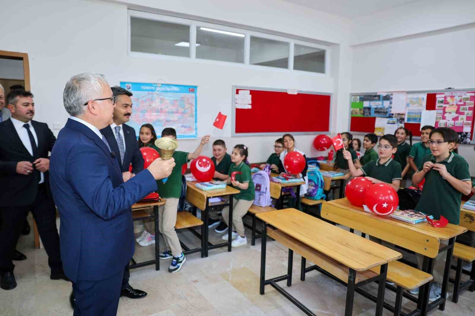 Cebecioğlu İlkokulunda ilk gün heyecanı ve Vali Şimşek ziyareti