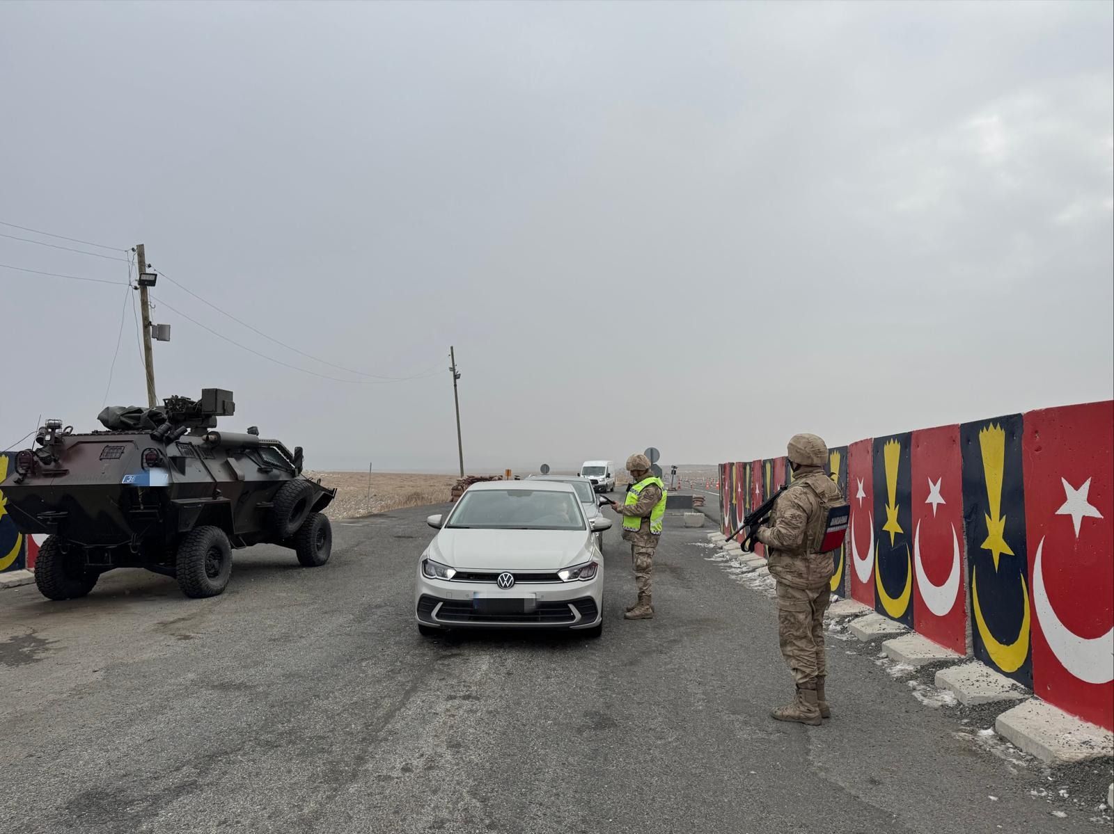 Kars'ta jandarmadan 'şok' yol uygulamaları gerçekleştirildi - Birlik Haber Ajansı