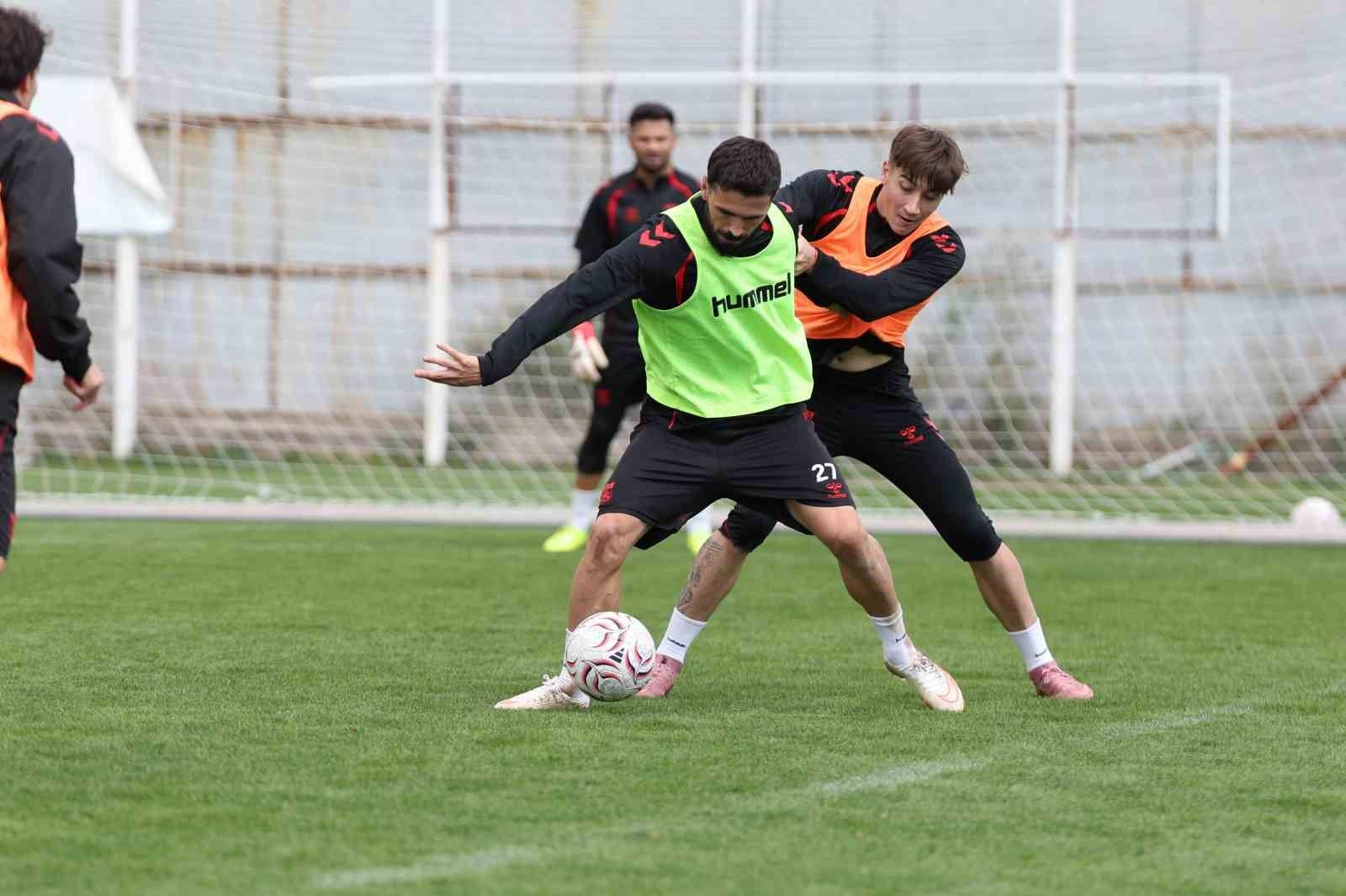 Sivasspor günü çift idmanla tamamladı