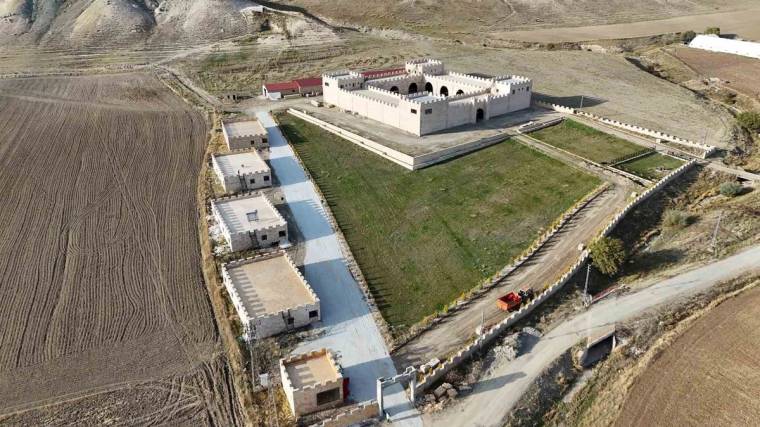 Altınyayla’da Kale Görünümlü Çiftlik 2027’de Açılacak