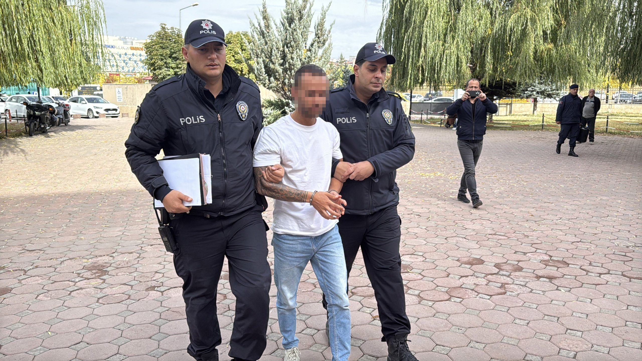 Sivas'ta Şehit Babasına Hakaret Eden Otobüs Şoförü, Adliyede de Pişkin Tavırlar Sergiledi