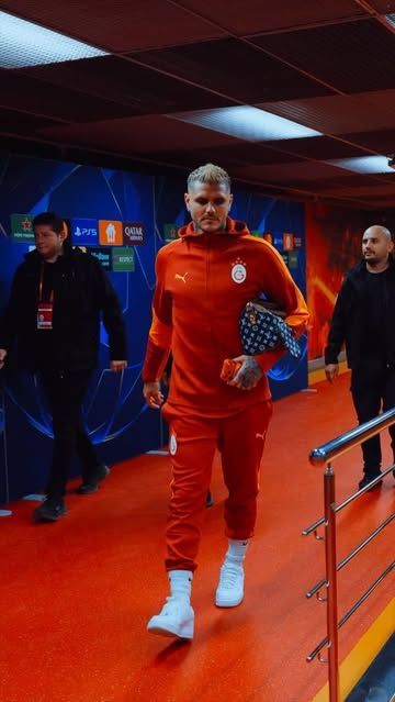 Galatasaray, Liverpool Maçı Sonrası Yurda Döndü