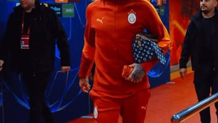 Galatasaray, Liverpool Maçı Sonrası Yurda Döndü