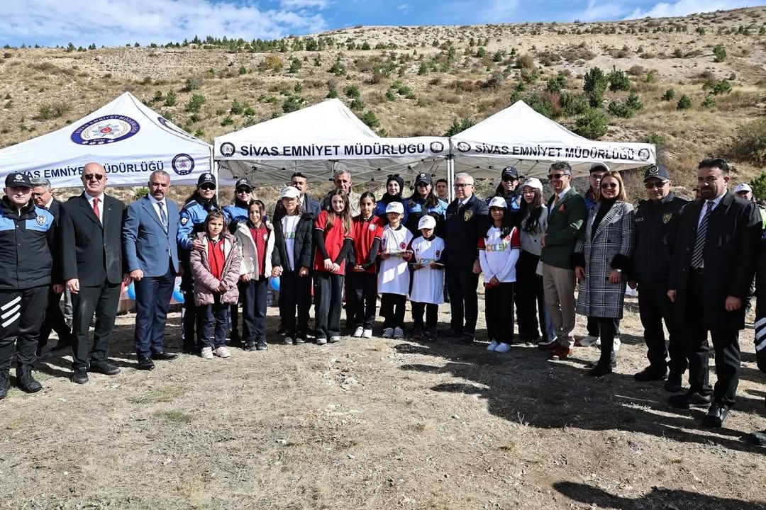Sivas'ta ÇOGEP Projesi Kapsamında Geleceğe Nefes Olacak Fidanlar Toprakla Buluştu