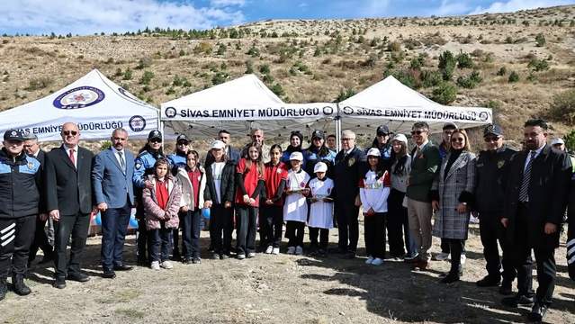 Sivas'ta ÇOGEP Projesi Kapsamında Geleceğe Nefes Olacak Fidanlar Toprakla Buluştu