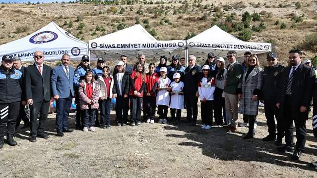 Sivas'ta ÇOGEP Projesi Kapsamında Geleceğe Nefes Olacak Fidanlar Toprakla Buluştu