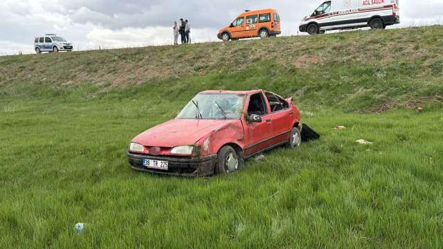 Sivas’ta Feci Kaza: Şarampole Devrilen Otomobilin Sürücüsü Hayatını Kaybetti