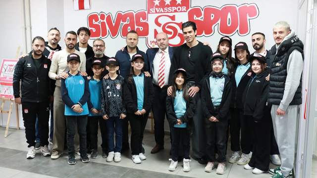 Sivasspor'un Minik Taraftar Sevinci
