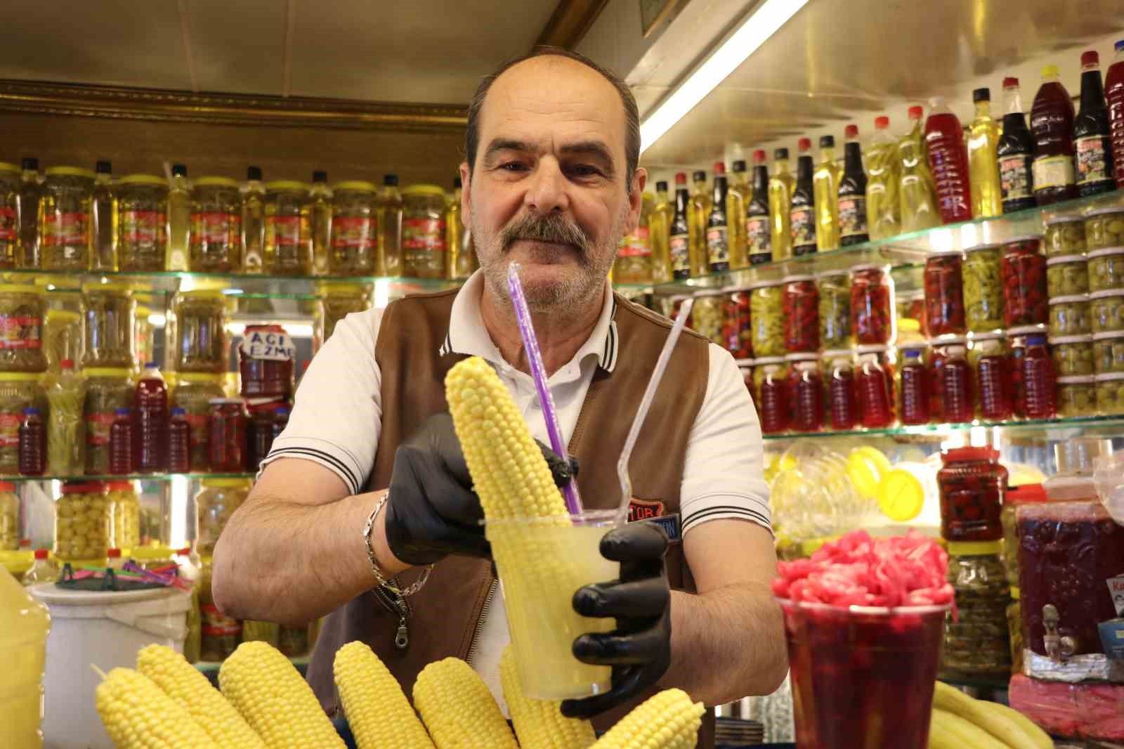 Sivas’ta turşu tezgâhlarında mısır koçanı için talep arttı