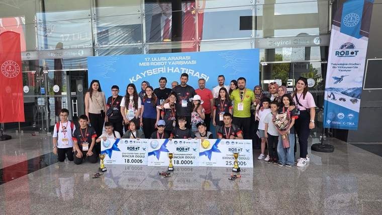 Kayseri’deki Robot Yarışması’na Sivaslı Öğrenciler Damga Vurdu