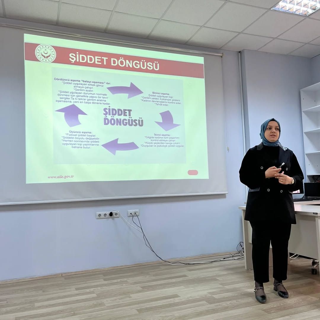 Sivas'ta 112 Acil Çağrı Merkezi Çalışanlarına Kadına Yönelik Şiddetle Mücadele Eğitimi