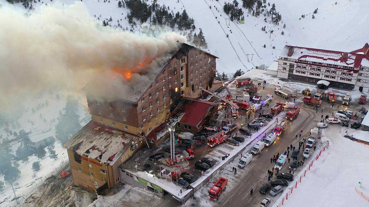 Bolu’daki otel yangınında hayatını kaybedenlerin sayısı 79’a yükseldi - Birlik Haber Ajansı