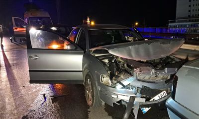 Üst Geçitte Zincirleme Trafik Kazası: 4 Araç Çarpıştı, 1 Yaralı!