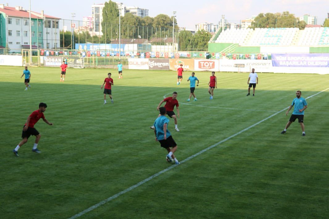 Sivas Gücü Belediyespor A Takımı U19 Takımı ile Hazırlık Maçı Yaptı