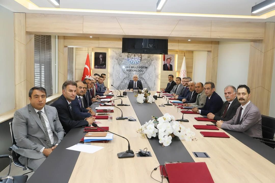 Sivas'ta 2025-2026 Eğitim Öğretim Yılı Hazırlık Toplantısı Vali Şimşek'in Başkanlığında Yapıldı