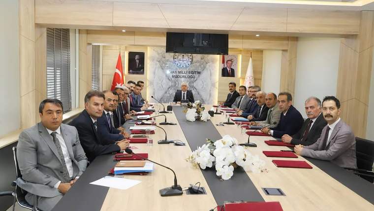 Sivas'ta 2025-2026 Eğitim Öğretim Yılı Hazırlık Toplantısı Vali Şimşek'in Başkanlığında Yapıldı