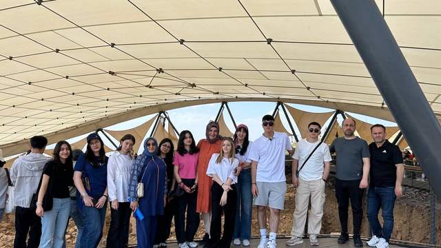 Cumhuriyet Üniversitesi Vakfı Okulları Öğrencileri Gezerek Öğreniyor – 5 Şehirde Kültürel Yolculuk