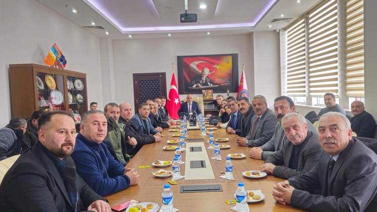 Kars Emniyet Müdürü Mehmet Ömür Saka, mahalle muhtarlarıyla huzur toplantısı yaptı - Birlik Haber Ajansı