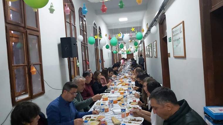 Tarihi Taş Mektepte Unutulmaz İftar Buluşması!