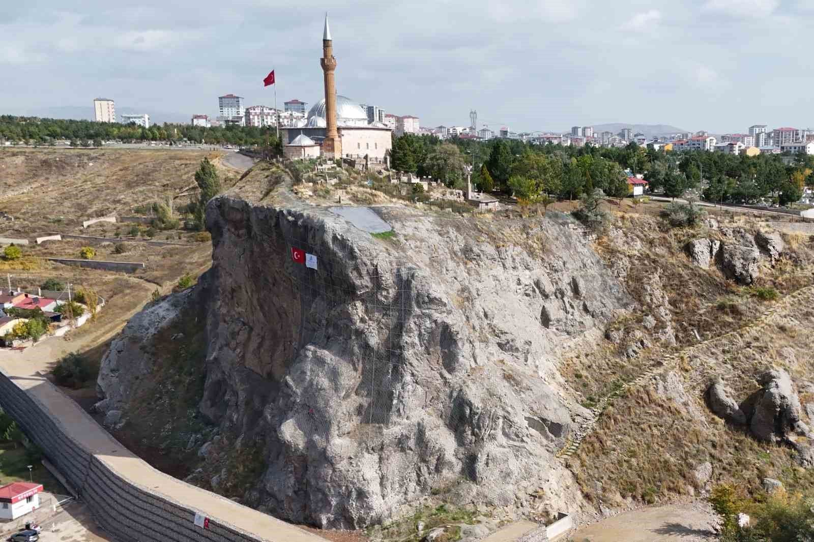 Yukarı tekke kayalıklarında ıslah çalışmaları tamamlandı