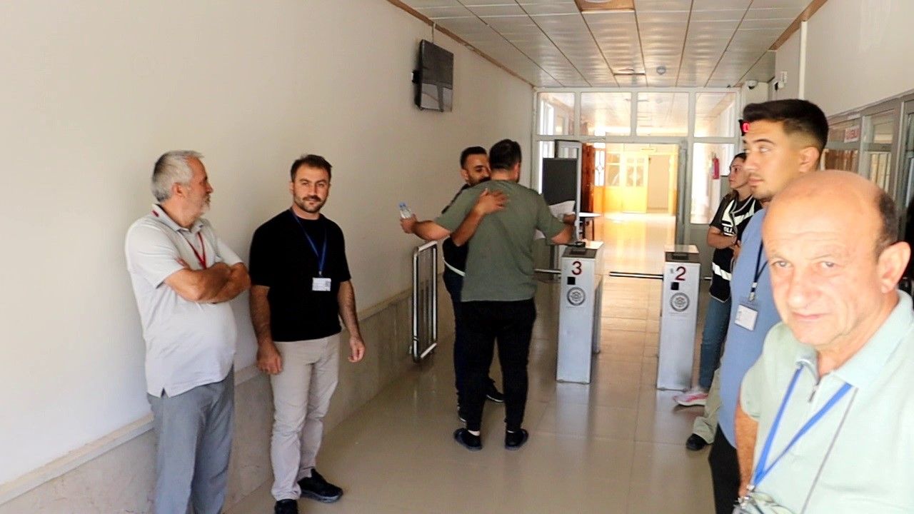 Sivas’ta KPSS Heyecanı: Adaylar Ter Dökerken Aileler Dua Etti