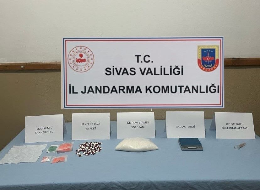 Sivas'ta İki Büyük Operasyon: Metamfetamin ve Esrar Ele Geçirildi, 1 Tutuklama