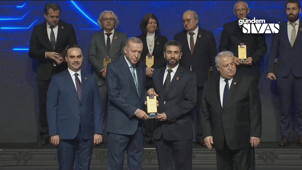 Erdoğan'dan SCÜ Akademisyenine Ödül